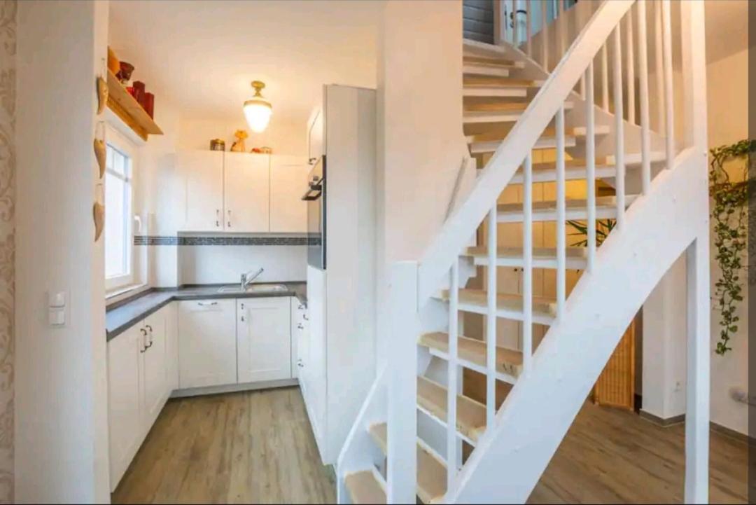 Apartment Dachgeschosswohnung Mit Garten *